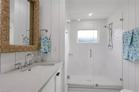 Bath - 695 Regatta Rd S, Naples, FL 34103 photo 6 of 6