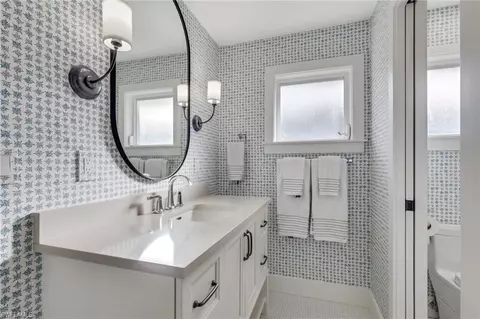 Bath - 695 Regatta Rd S, Naples, FL 34103 photo 4 of 6