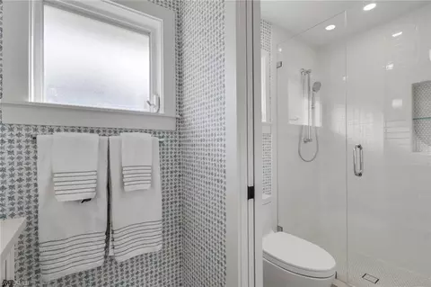 Bath - 695 Regatta Rd S, Naples, FL 34103 photo 5 of 6