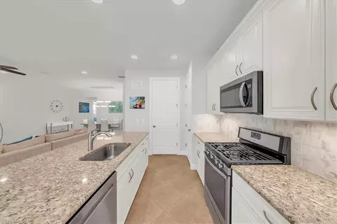 Kitchen - 16367 Halberry Ln, Naples, FL 34110 photo 3 of 4