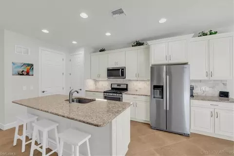 Kitchen - 16367 Halberry Ln, Naples, FL 34110 photo 4 of 4