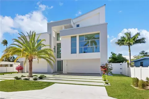 1798 Holiday Ln, Naples, FL 34104