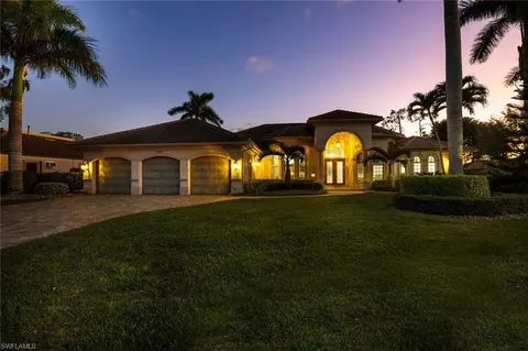 7084 Peach Blossom Ct, Naples, FL 34113