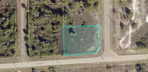 658 Valley Ave, Lehigh Acres, FL 33974