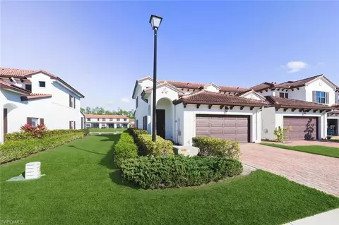 7770 Bristol Cir, Naples, FL 34120