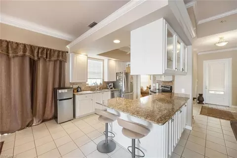 Kitchen - 5405 Freeport Ln, Naples, FL 34119 photo 3 of 4