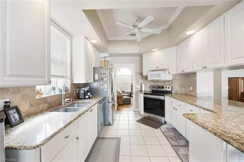 Kitchen - 5405 Freeport Ln, Naples, FL 34119 photo 4 of 4