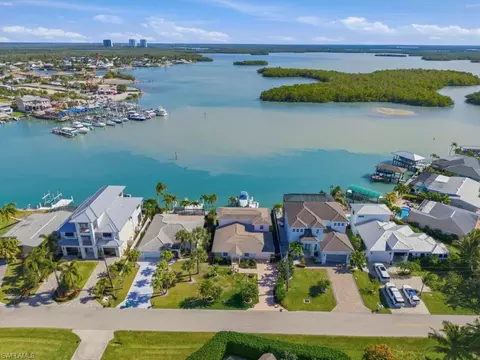 141 Pago Pago Dr E, Naples, FL 34113