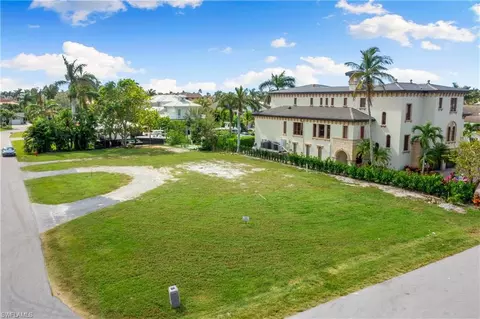 1585 Pelican Ave, Naples, FL 34102