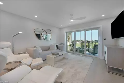 57 High Point Cir W #405, Naples, FL 34103