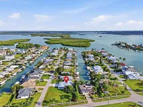 108 San Salvador St, Naples, FL 34113