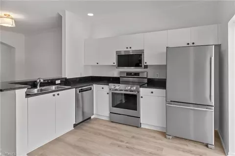 3281 Lindsey Ln #4, Naples, FL 34109