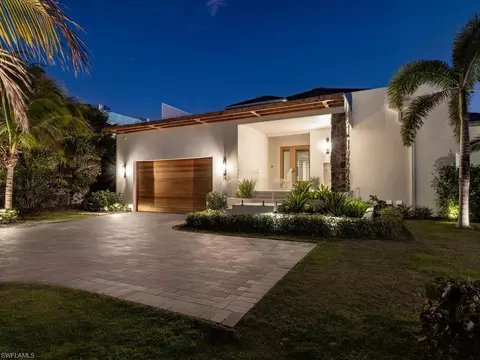 Exterior - 14 Sabre Ln, Naples, FL 34102 photo 9 of 10