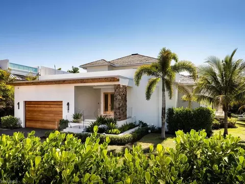 Exterior - 14 Sabre Ln, Naples, FL 34102 photo 5 of 10