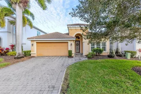 1674 Serrano Cir, Naples, FL 34105