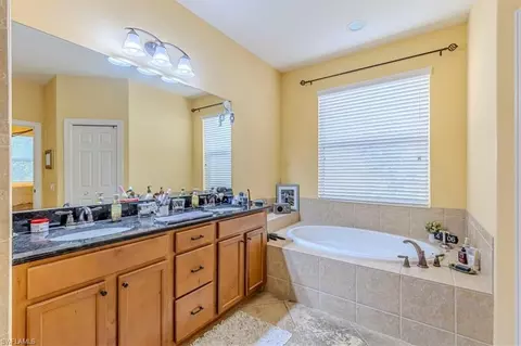 Bath - 1674 Serrano Cir, Naples, FL 34105 photo 1 of 3