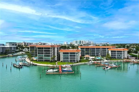 222 Harbour Dr #218, Naples, FL 34103