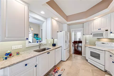 Kitchen - 7013 Leopardi Ct, Naples, FL 34114 photo 3 of 4