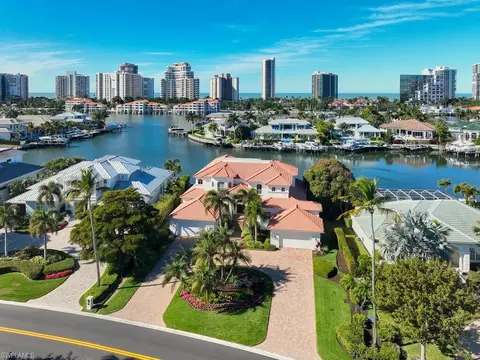 4419 Crayton Rd, Naples, FL 34103