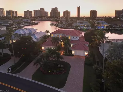 View/Area - 4419 Crayton Rd, Naples, FL 34103 photo 6 of 9