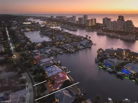 View/Area - 4419 Crayton Rd, Naples, FL 34103 photo 9 of 9