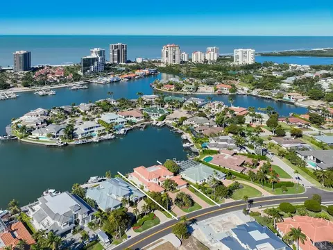 View/Area - 4419 Crayton Rd, Naples, FL 34103 photo 5 of 9