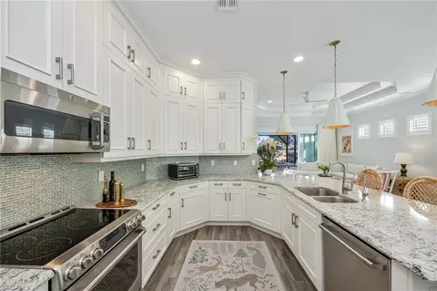 Kitchen - 5672 Highbourne Dr, Naples, FL 34113 photo 4 of 5