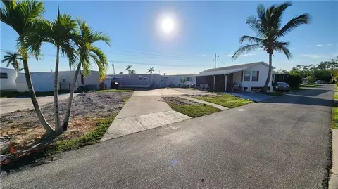 20651 River Dr, Estero, FL 33928