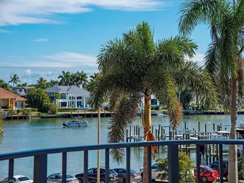 4451 Gulf Shore Blvd N #304, Naples, FL 34103