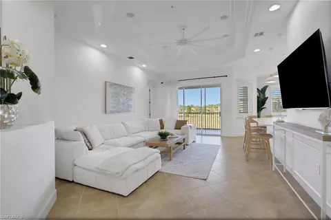 7877 Clemson St #202, Naples, FL 34104