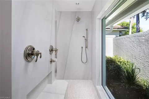 Bath - 6975 Greentree Dr, Naples, FL 34108 photo 2 of 6