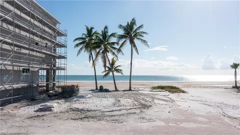 50 Dakota Ave, Fort Myers Beach, FL 33931