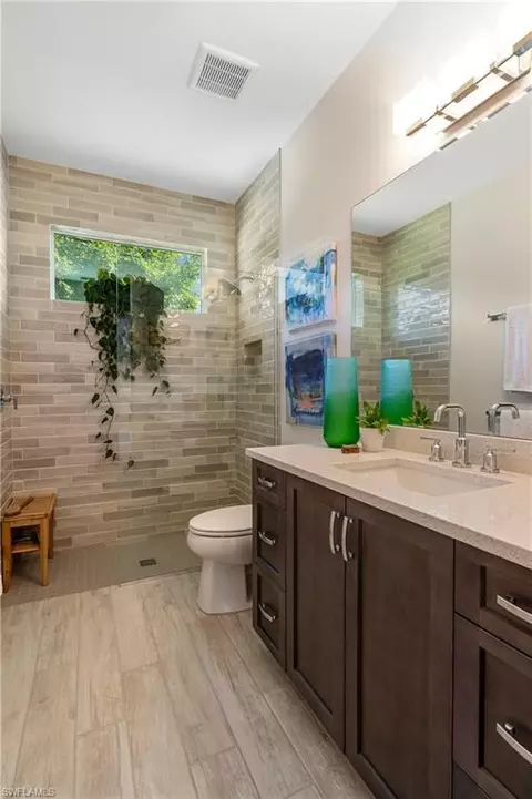 Bath - 29 Johnnycake Dr, Naples, FL 34110 photo 3 of 4