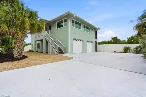 48 Fairview Blvd, Fort Myers Beach, FL 33931
