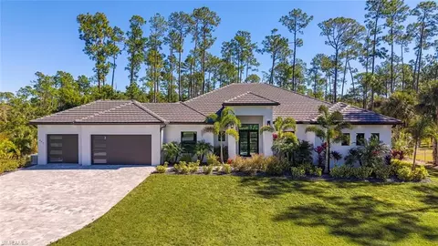 662 9th St SW, Naples, FL 34117