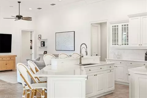 Kitchen - 4785 Kittiwake Ct, Naples, FL 34119 photo 4 of 5