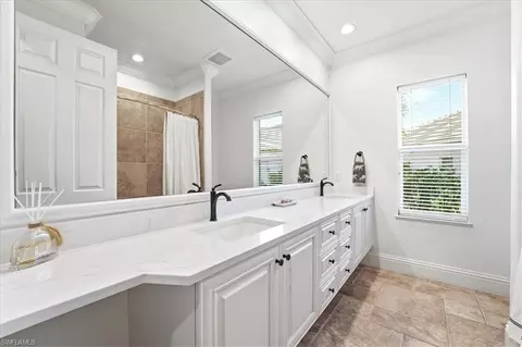 Bath - 4785 Kittiwake Ct, Naples, FL 34119 photo 5 of 6