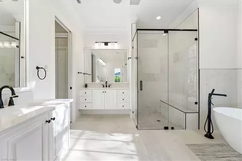 Bath - 4785 Kittiwake Ct, Naples, FL 34119 photo 2 of 6