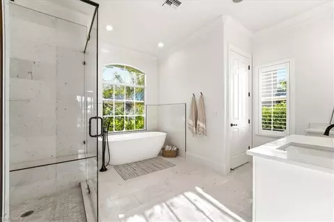 Bath - 4785 Kittiwake Ct, Naples, FL 34119 photo 1 of 6