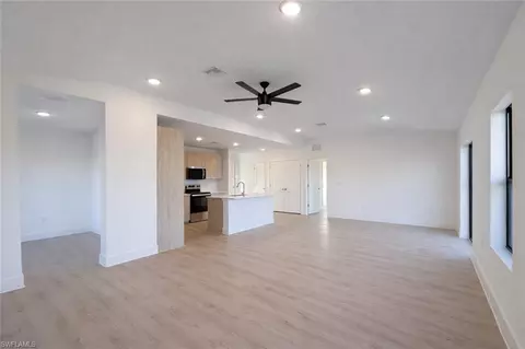 2812 23rd St SW, Lehigh Acres, FL 33976