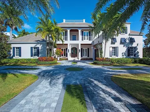 3243 Gin Ln, Naples, FL 34102