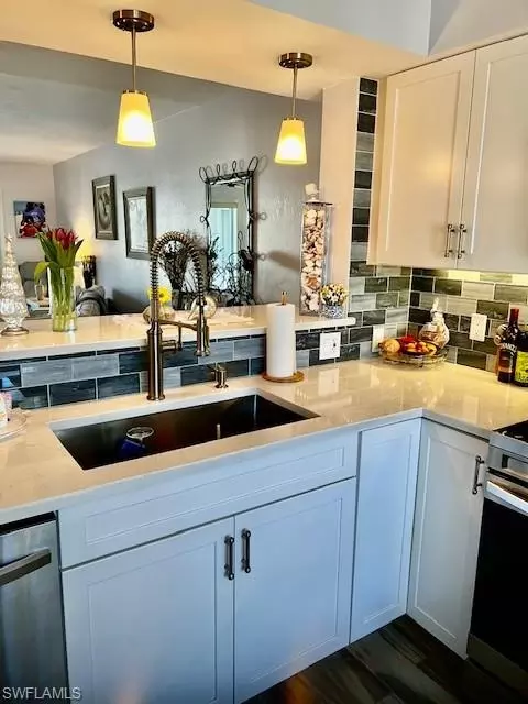 1075 Foxfire Ln #203, Naples, FL 34104 photo 4