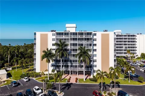 3 Bluebill Ave #812, Naples, FL 34108