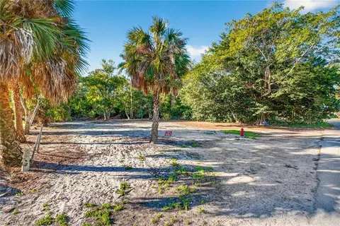 2596 Holly Ave, Naples, FL 34112 photo 3