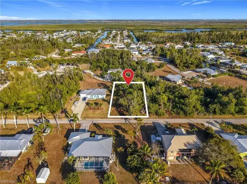 11638 Oakland Dr, Bokeelia, FL 33922