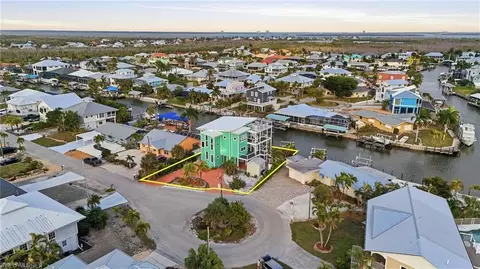 2300 Sycamore St, Saint James City, FL 33956