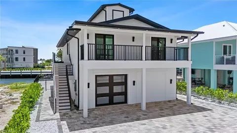 910 3rd St, Fort Myers Beach, FL 33931