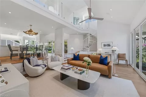 625 Bridgeway Ln, Naples, FL 34108