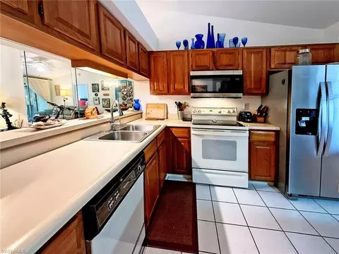 2005 Pine Isle Ln #2005, Naples, FL 34112 photo 7