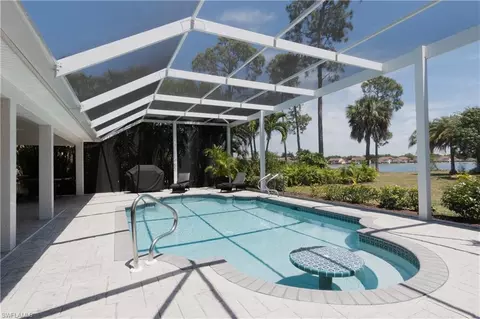 700 Lambton Ln, Naples, FL 34104